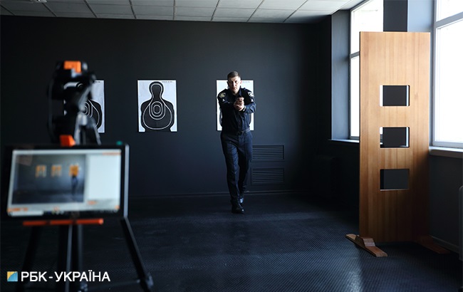 &quot;Стальная дисциплина&quot;: фоторепортаж с первого выпуска Академии патрульной полиции в Киеве